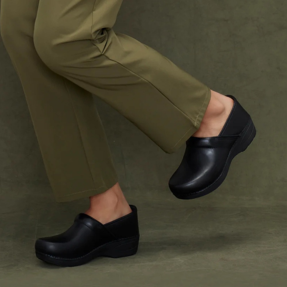 Dansko XP 2.0 Black Waterproof Pull Up Clog 41/US 10.5/11